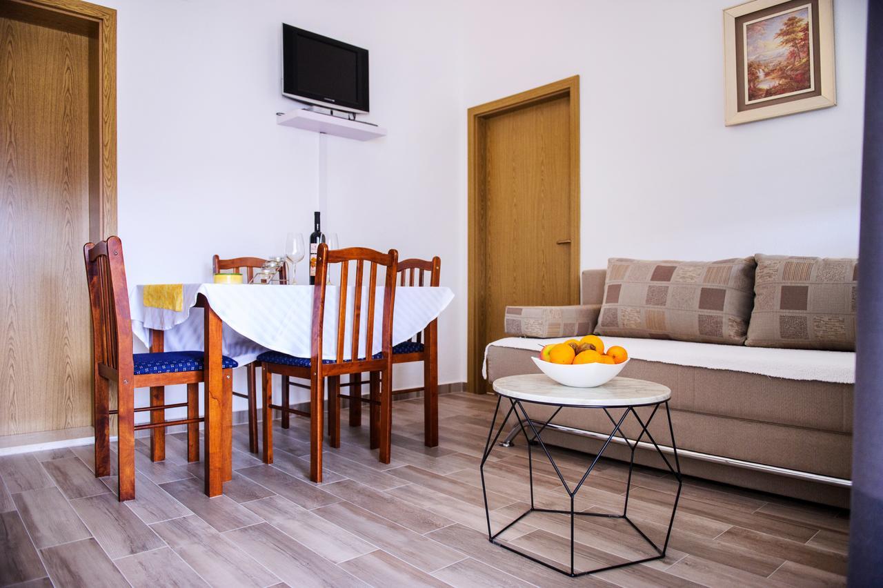 Apartments Mila Marina  Exterior foto
